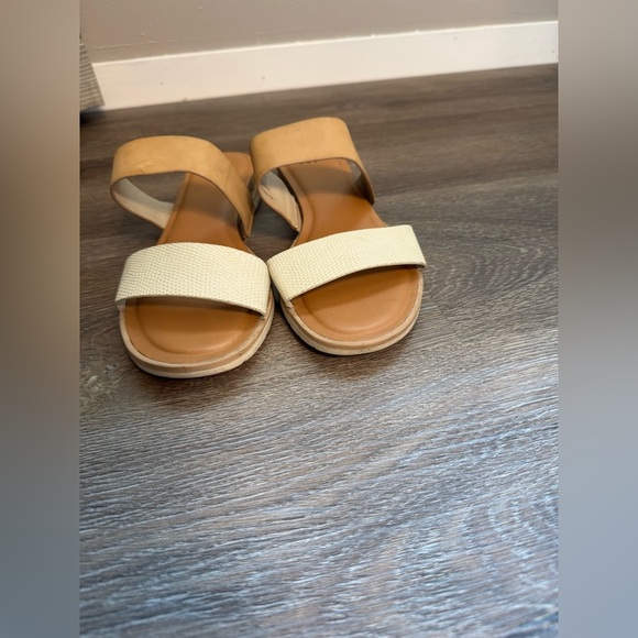 2/$10 A new day sandal - Picture 1 of 5